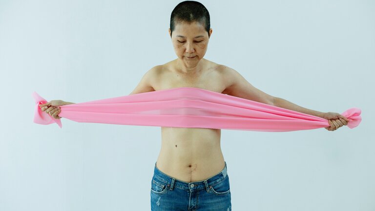 Женщина с раком груди | © Pexels