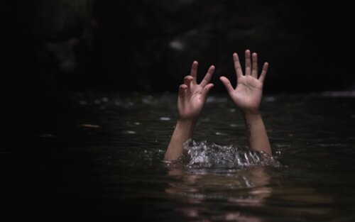 Людина під водою | © Pexels