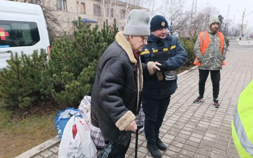 Евакуація маломобільних людей в Укрпаїні | © Facebook