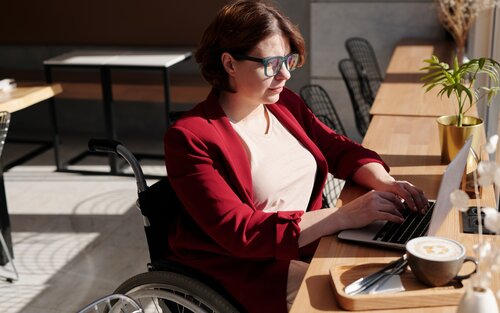Яку роботи обрати людині з інвалідністю | © Pexels