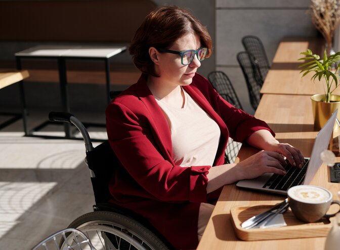 Яку роботи обрати людині з інвалідністю | © Pexels