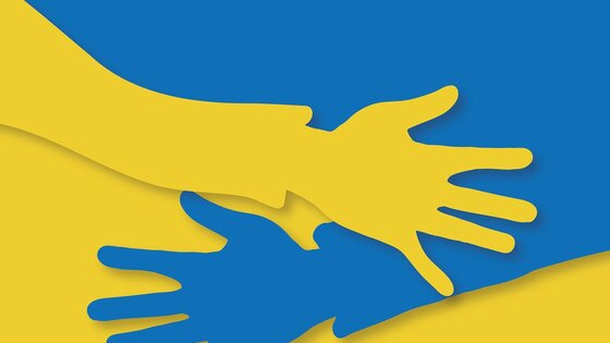 Объятия в цветах флага Украины | © Pixabay