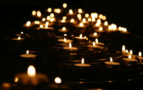 Багато свічок. | © Unsplash